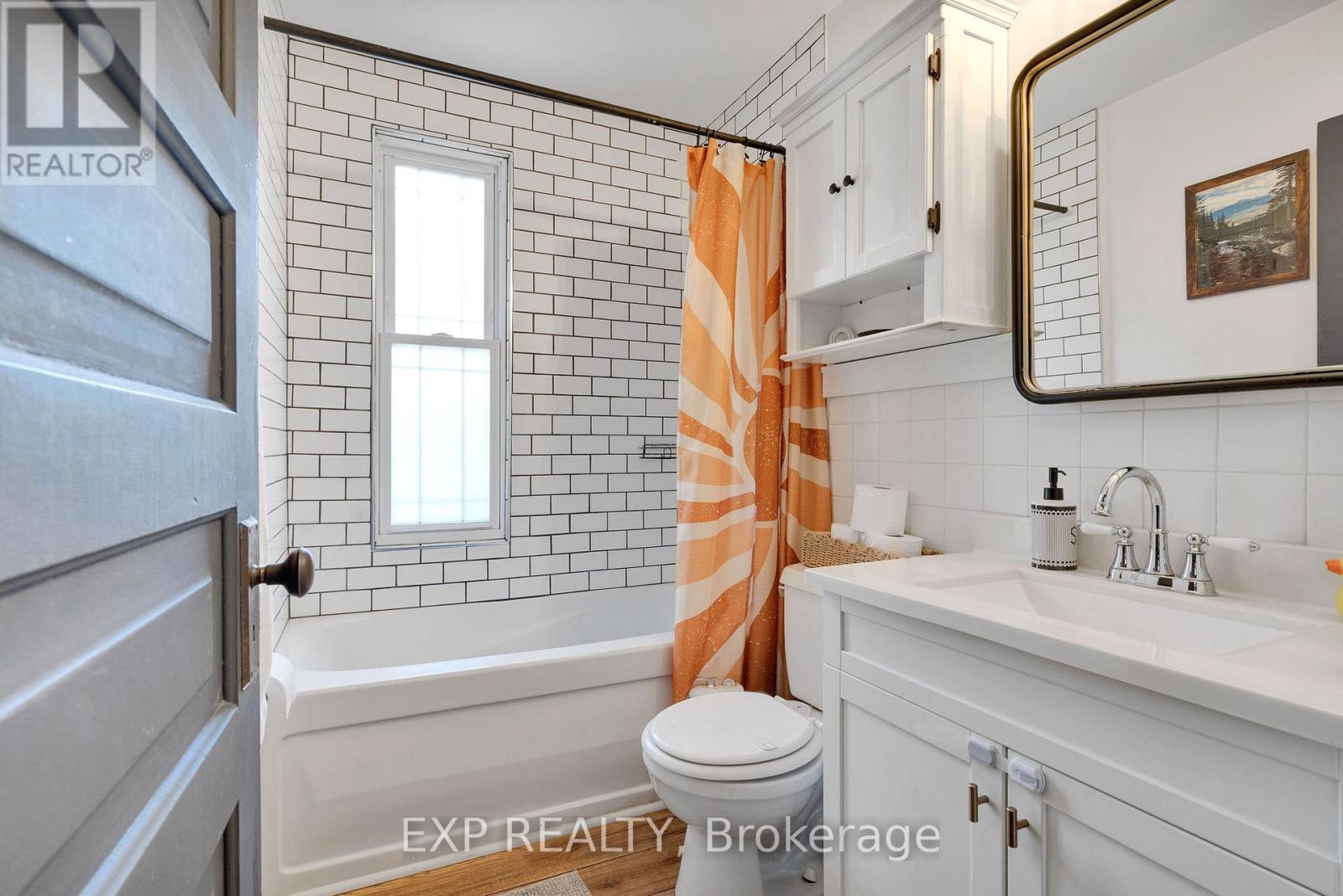 895 DUFFERIN AVENUE - Image 21
