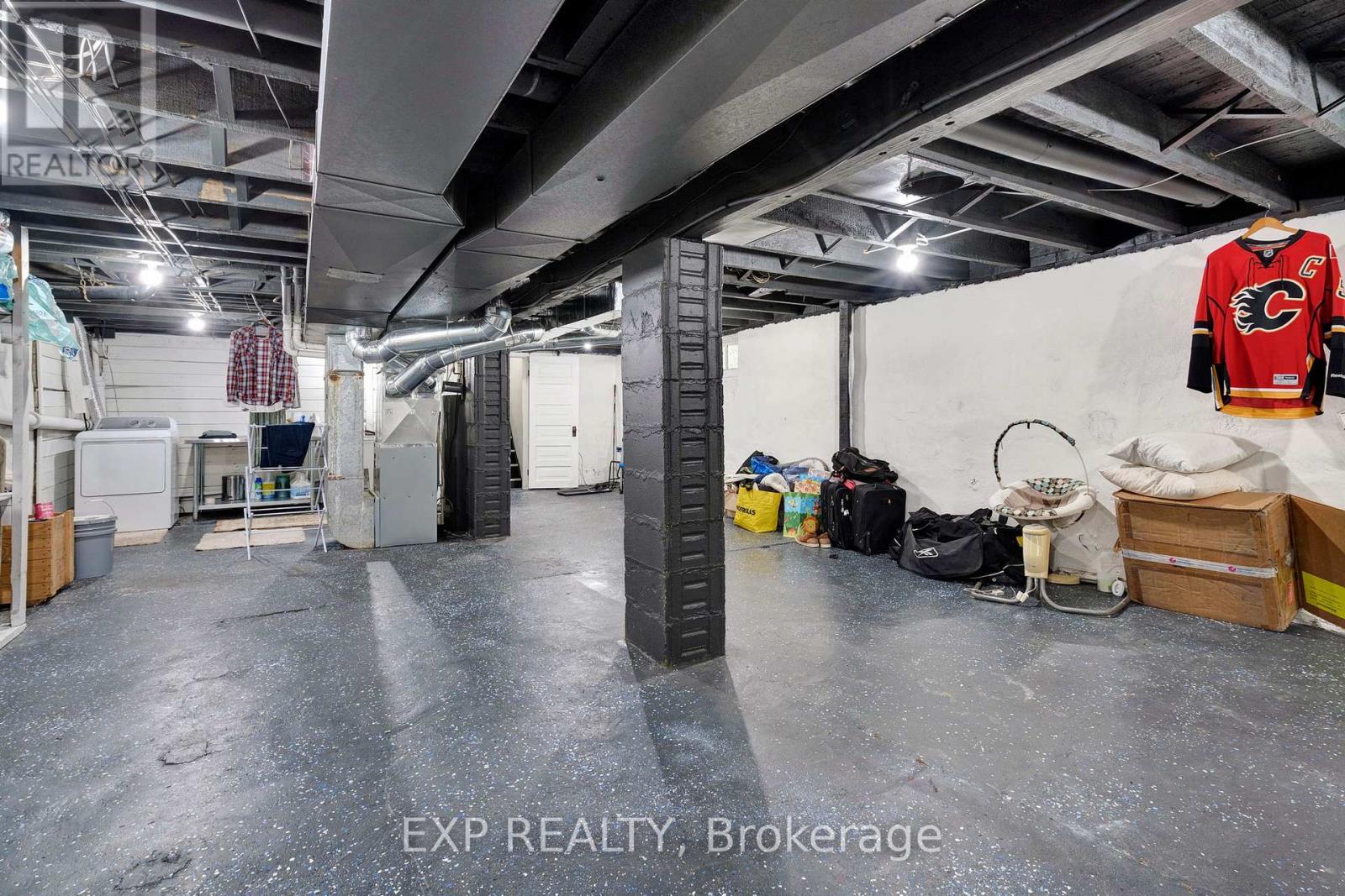 895 DUFFERIN AVENUE - 32