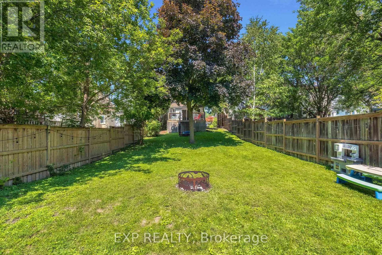 895 DUFFERIN AVENUE - 38