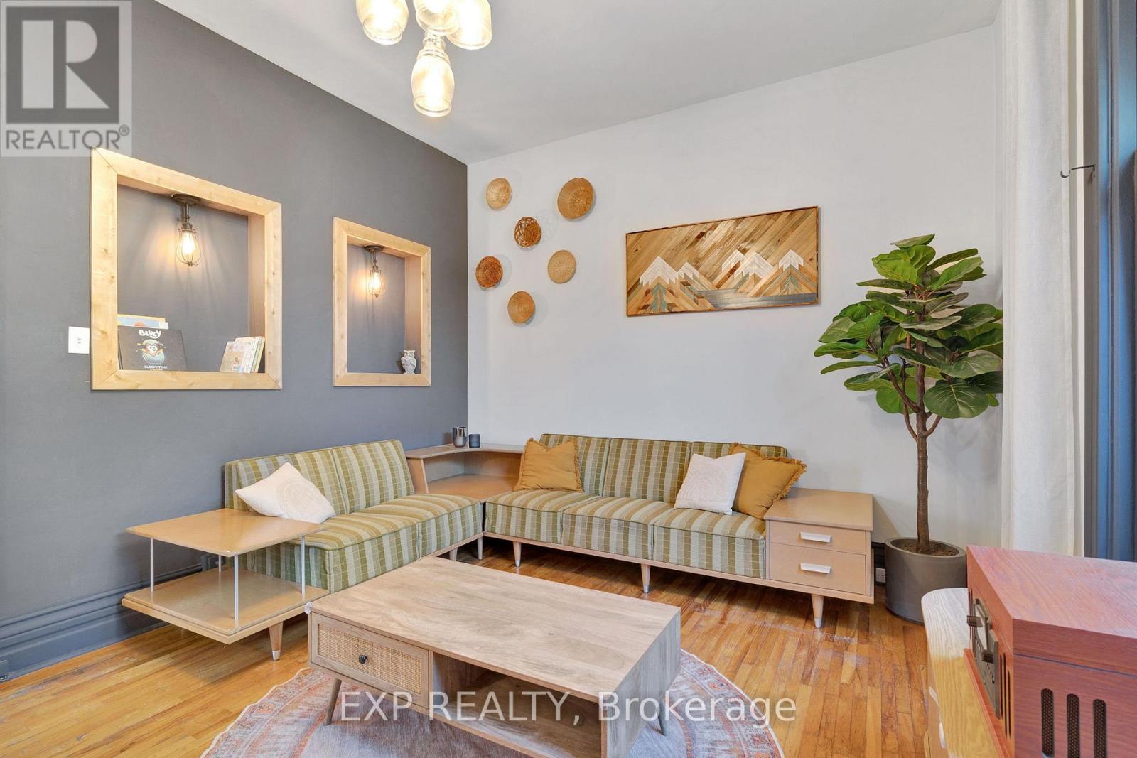 895 DUFFERIN AVENUE - 7