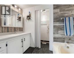 10 Auttreaux Drive, Whitecourt, AB T7S1C8 Photo 12