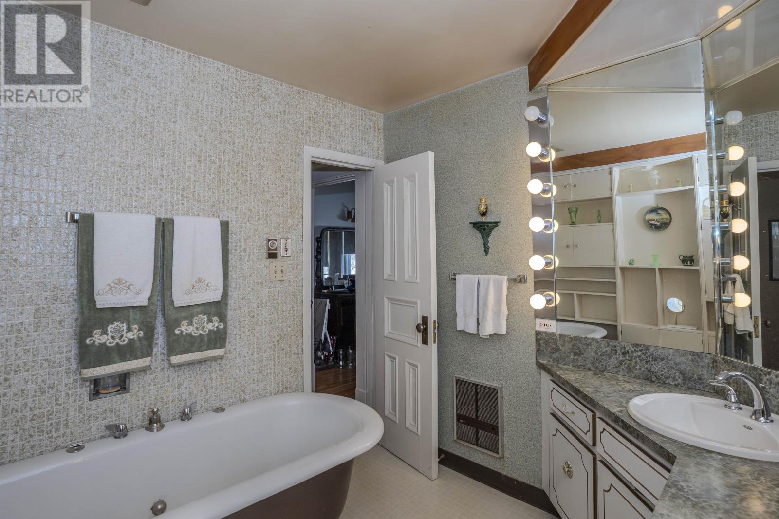 43 Summit AVE - 34