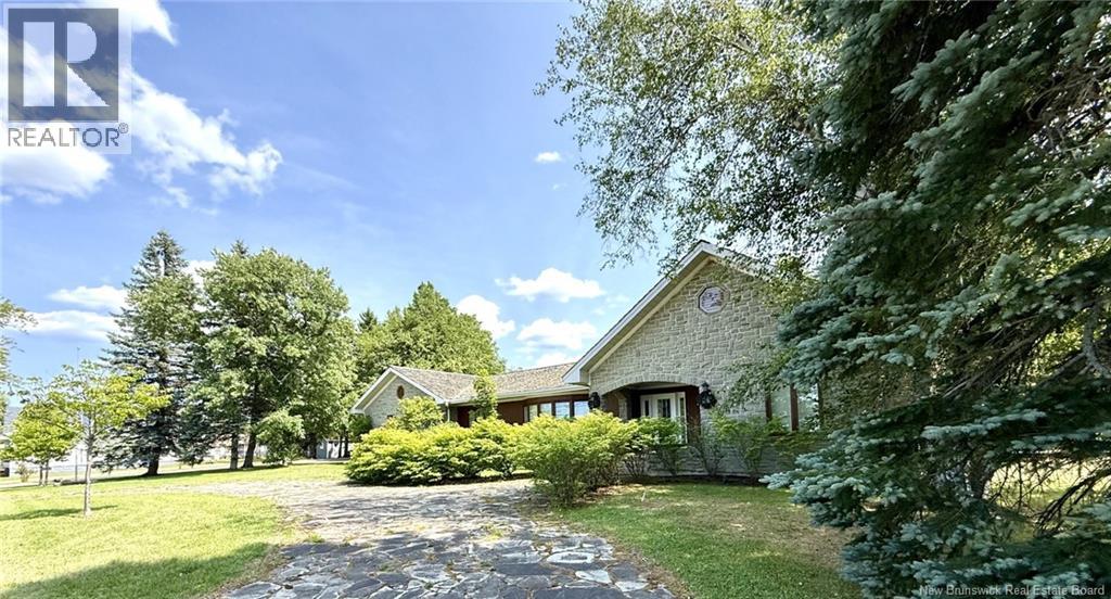 728 Boul. St-Pierre Ouest, Caraquet — photo 2
