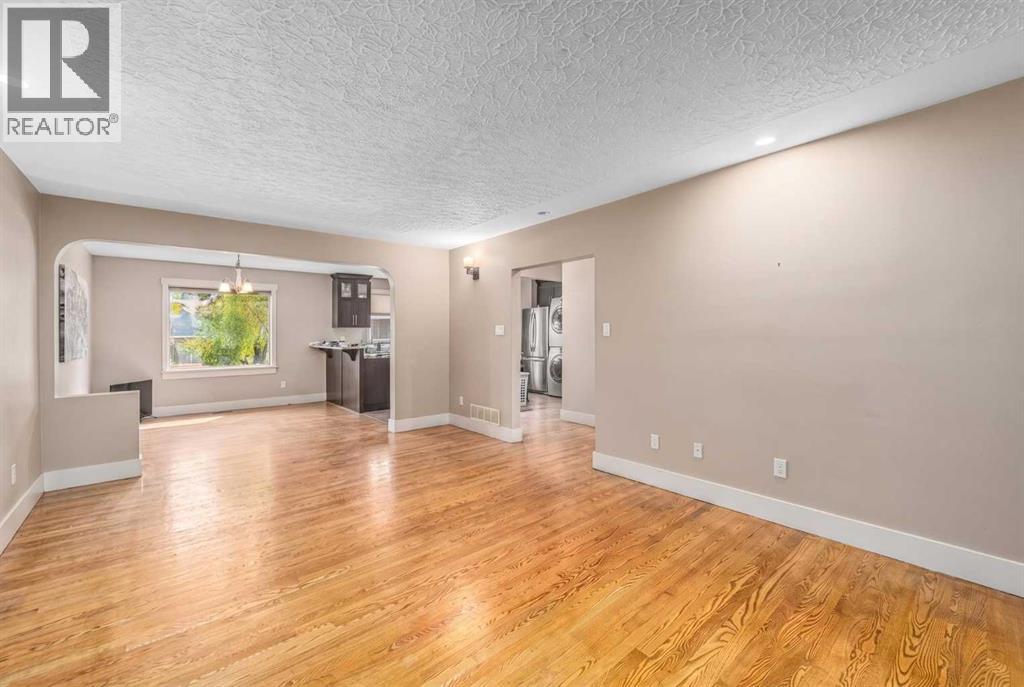 3042 28 Street SW - Image 6