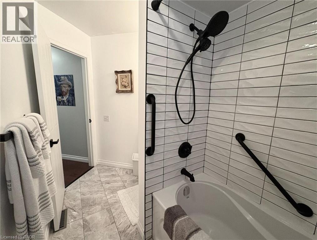 227 SILVERBIRCH Boulevard - 11