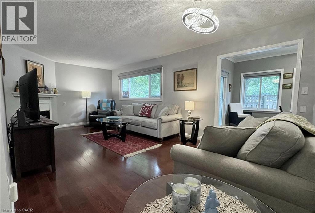 227 SILVERBIRCH Boulevard - 13