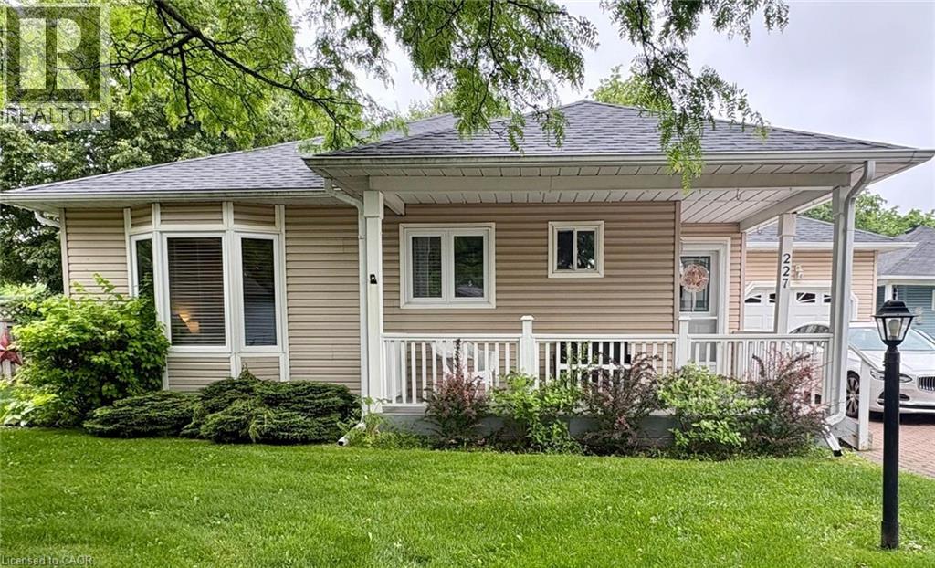 227 SILVERBIRCH Boulevard, Mount Hope — photo 3