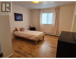 26 Riverside Road West thumbnail 22