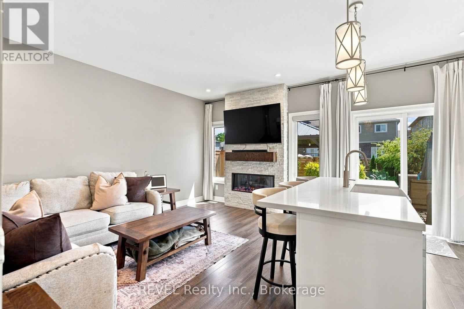 136 ACACIA ROAD - 7