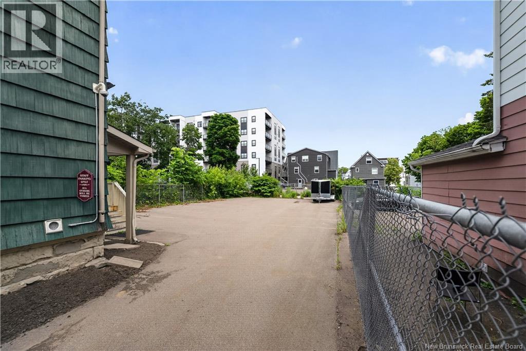 107 Cameron Street, Moncton, New Brunswick, E1C5Y7, Moncton, New Brunswick — photo 4 of 5