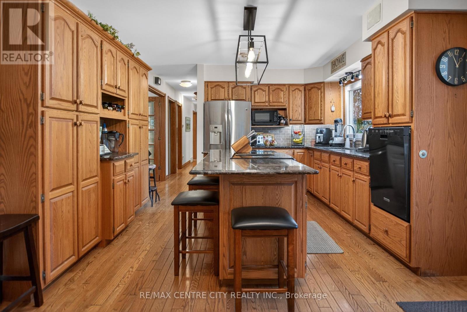 8982 YARMOUTH CENTRE ROAD - 3