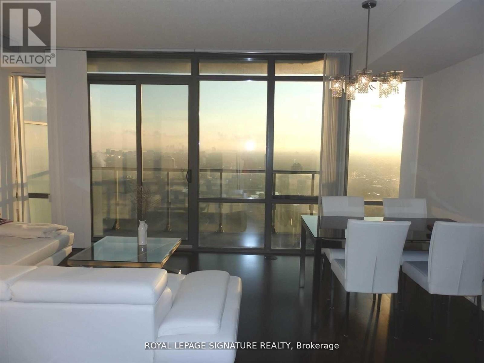 Photo of 832 Bay Street