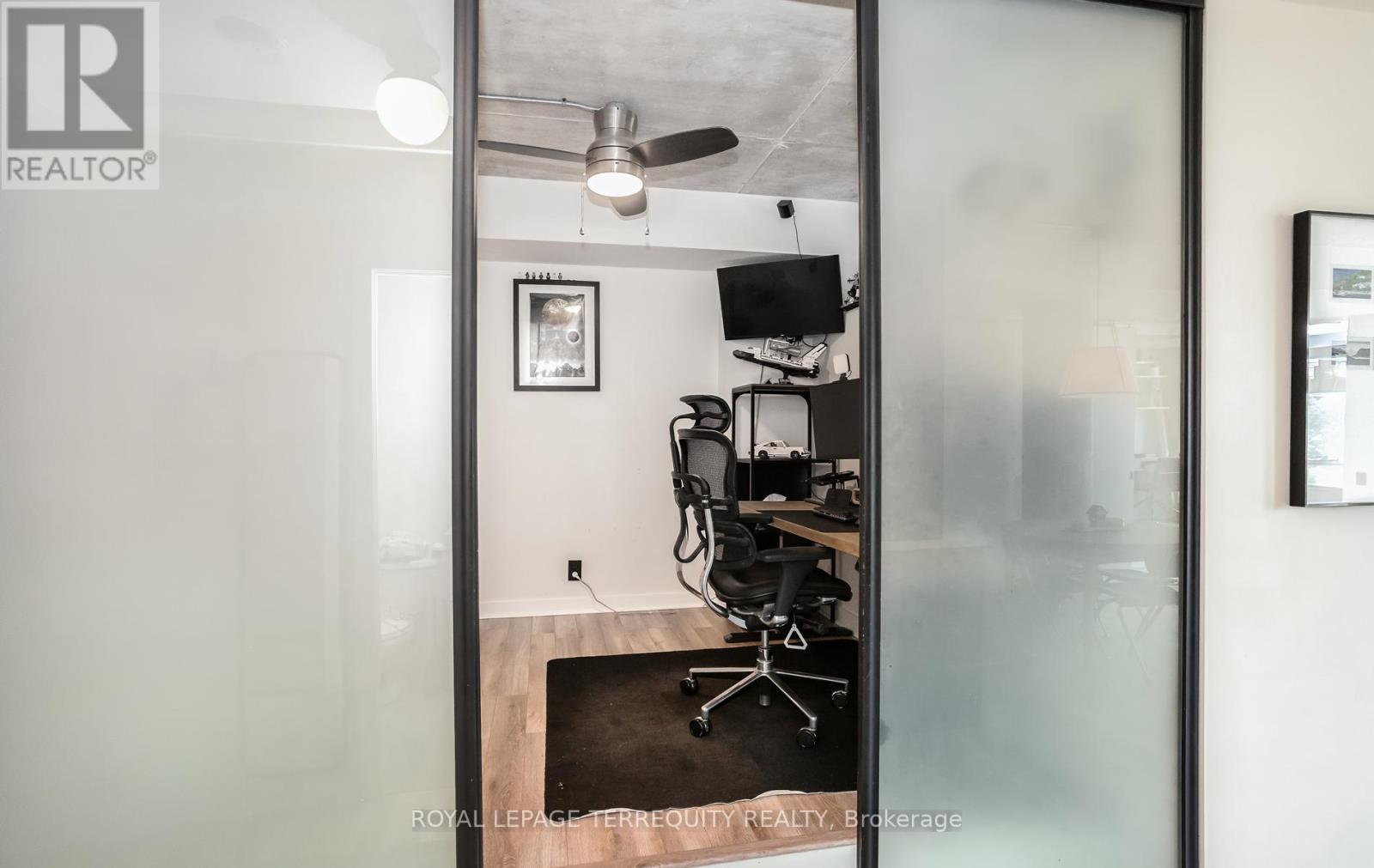 #704 50 CAMDEN STREET - 24