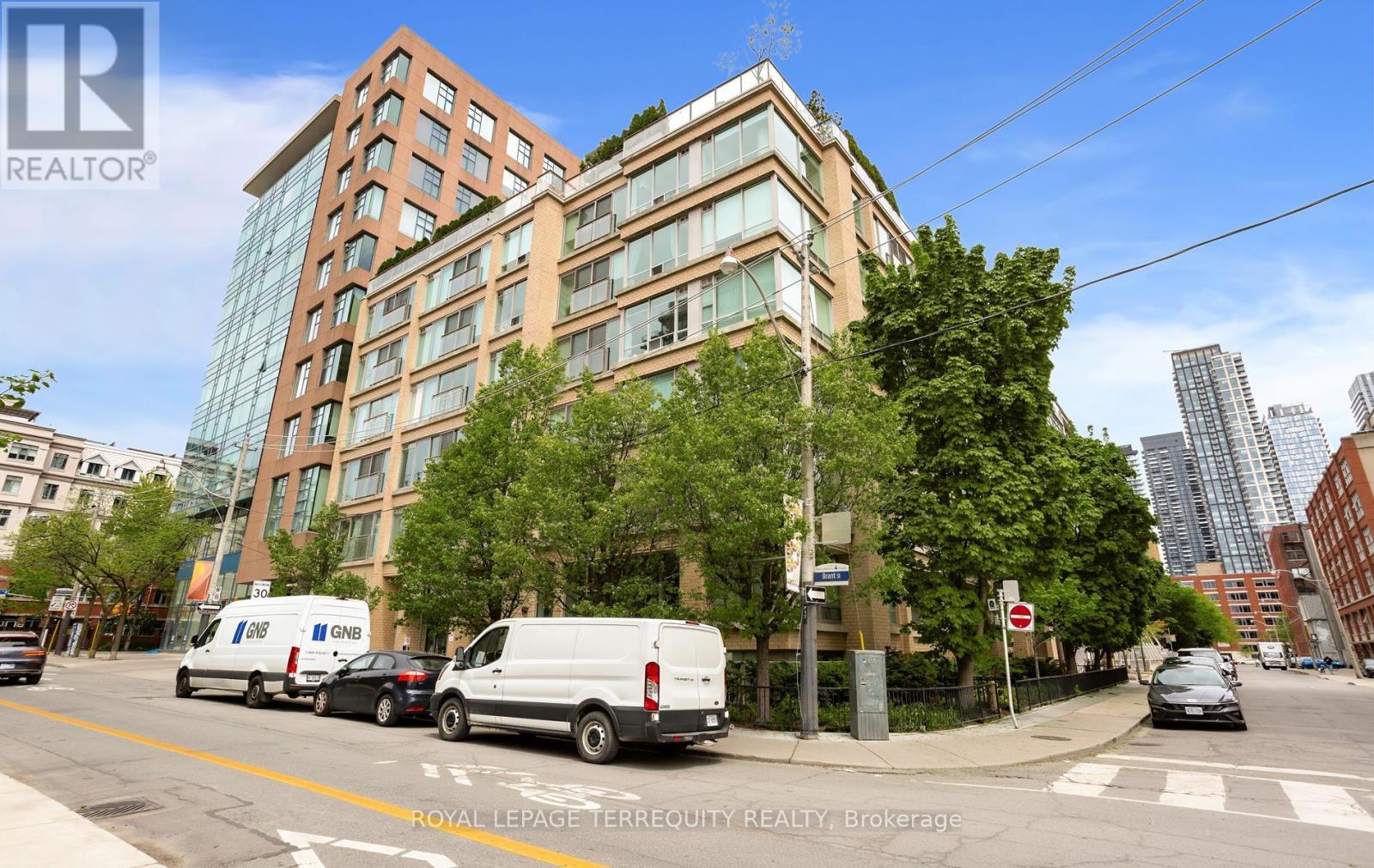 #704 50 CAMDEN STREET - 32