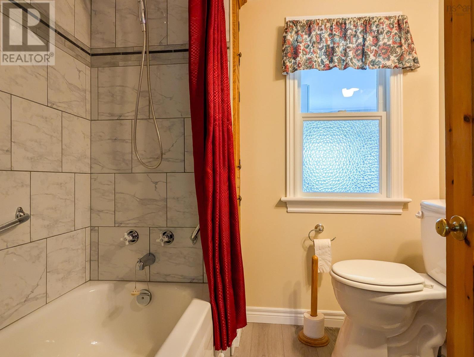 Property 26 of 33 of 1878 Granville Road