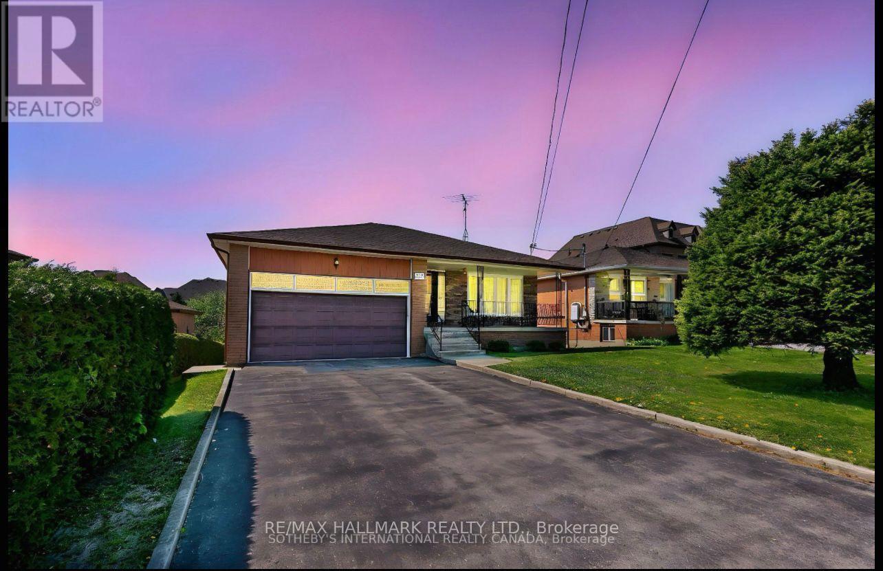 Listing photo of 227 ELGIN MILLS(MAIN FLOOR) ROAD W