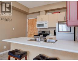 Living room - 310 1550 Church Ave, Saanich, BC V8P2H1 Photo 6