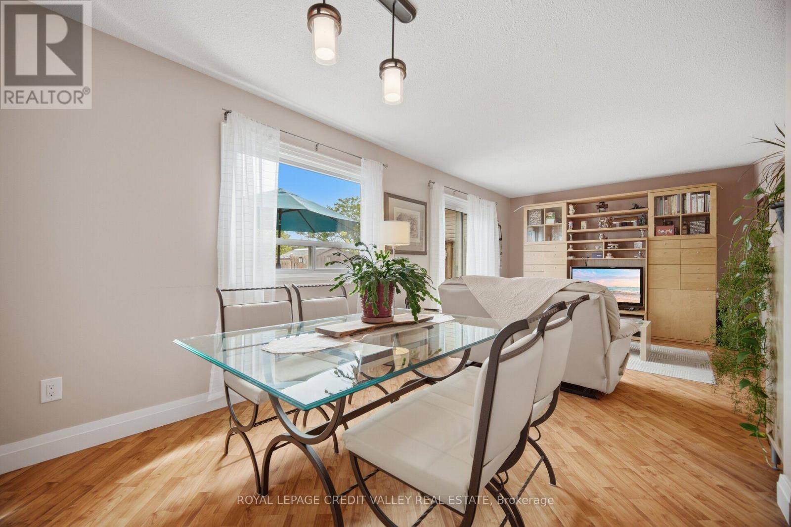 10 GLADSTONE SQUARE - 12