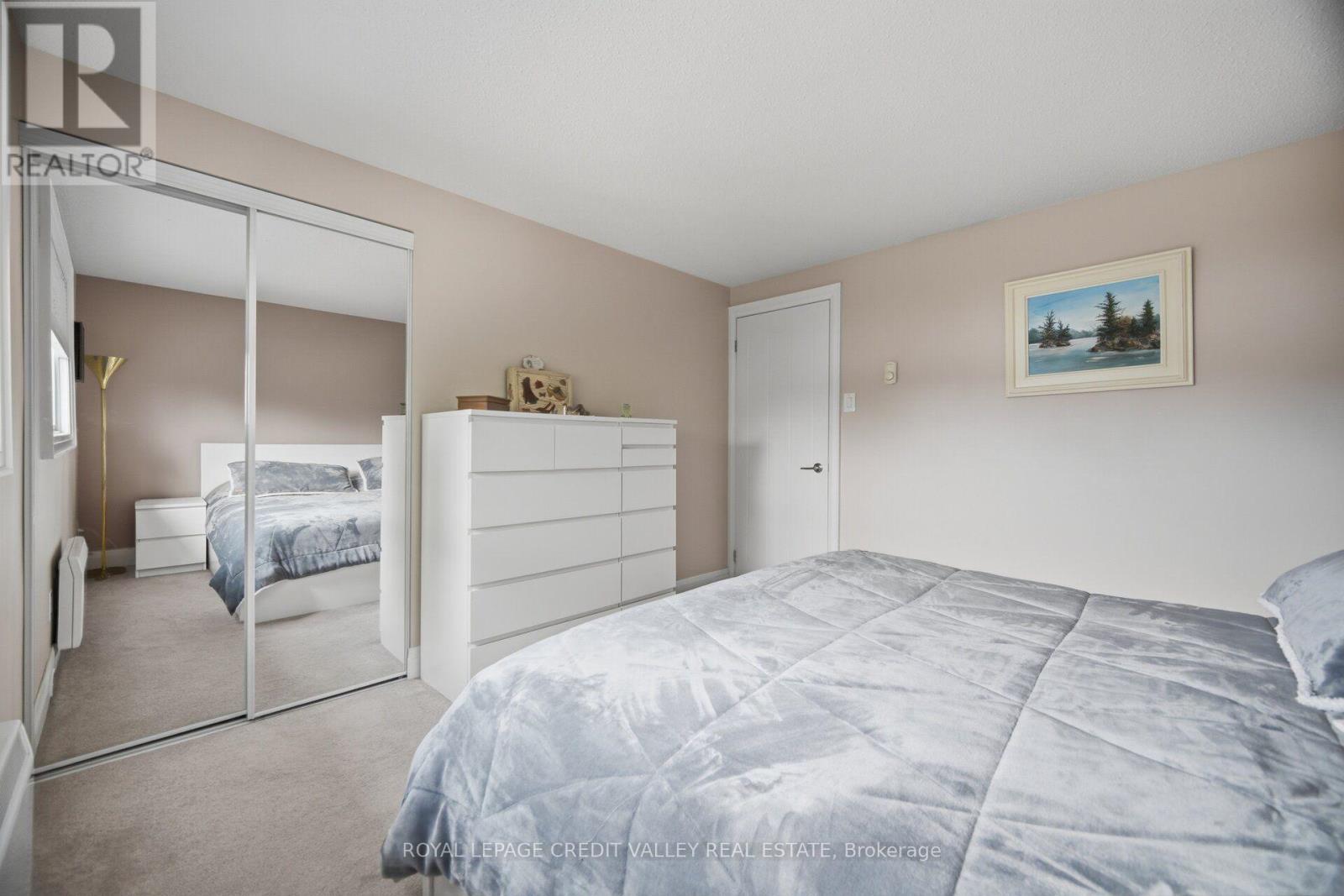 10 GLADSTONE SQUARE - 24
