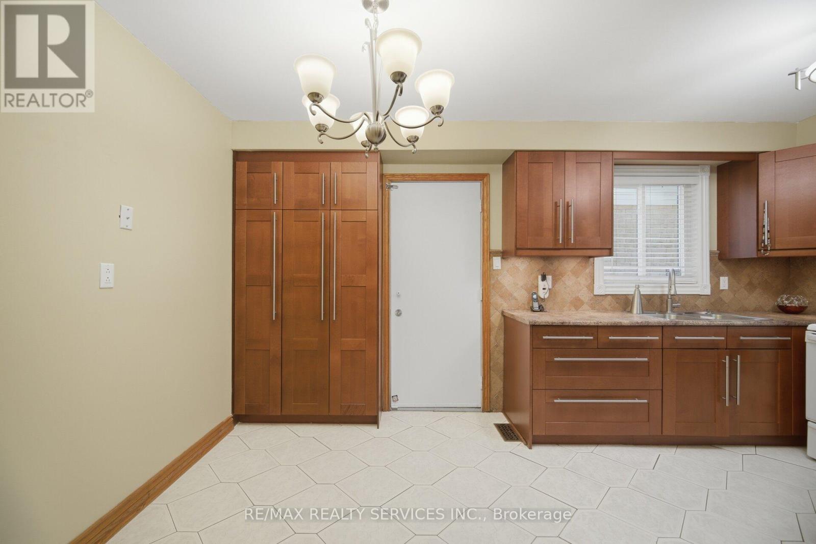 172 MORTON WAY - 16