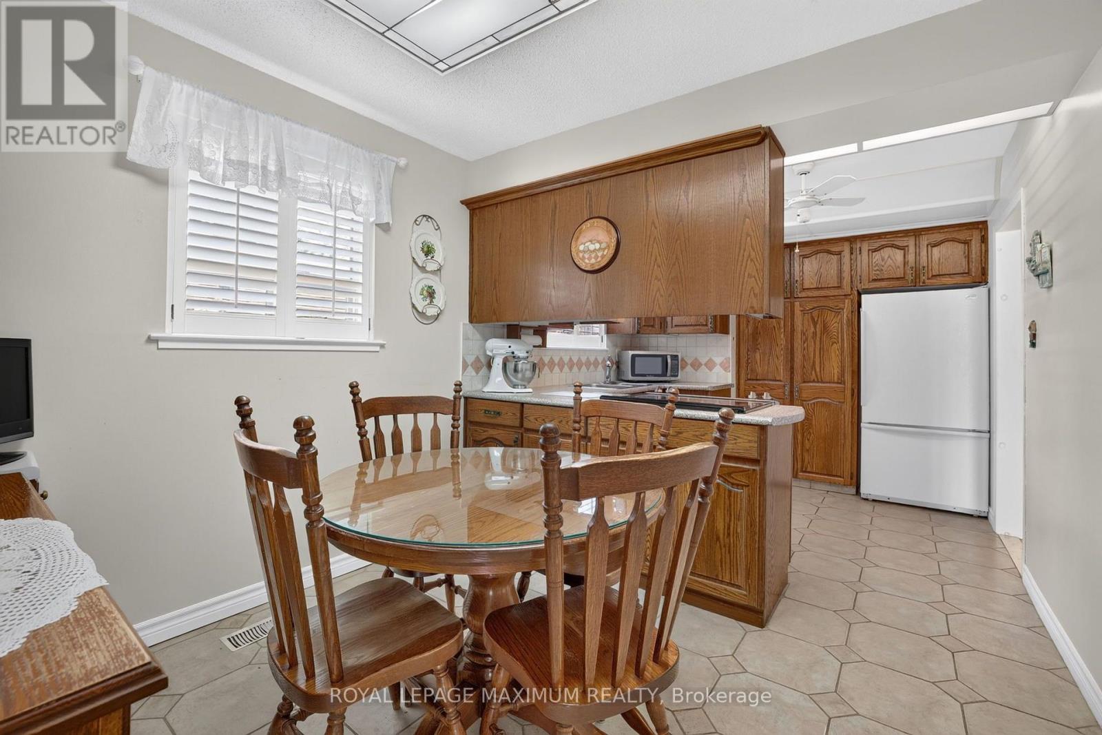 42 PERGOLA ROAD - 6