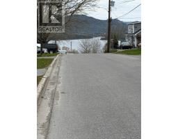 9 Fords Road thumbnail 3