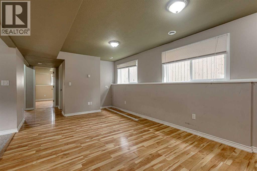 24 Mackenzie Crescent - 35
