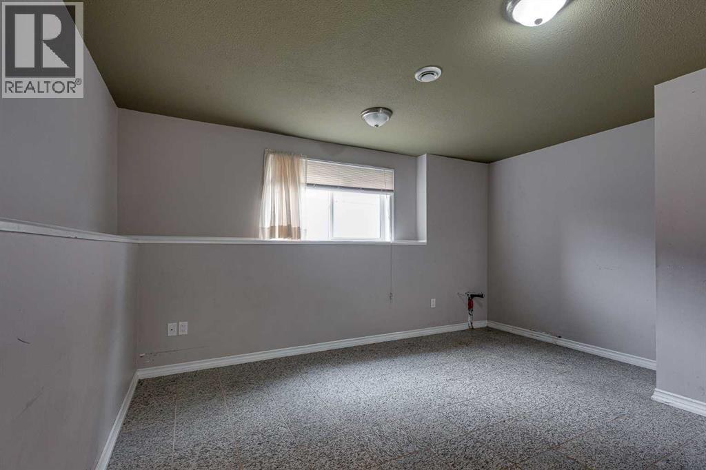24 Mackenzie Crescent - 37