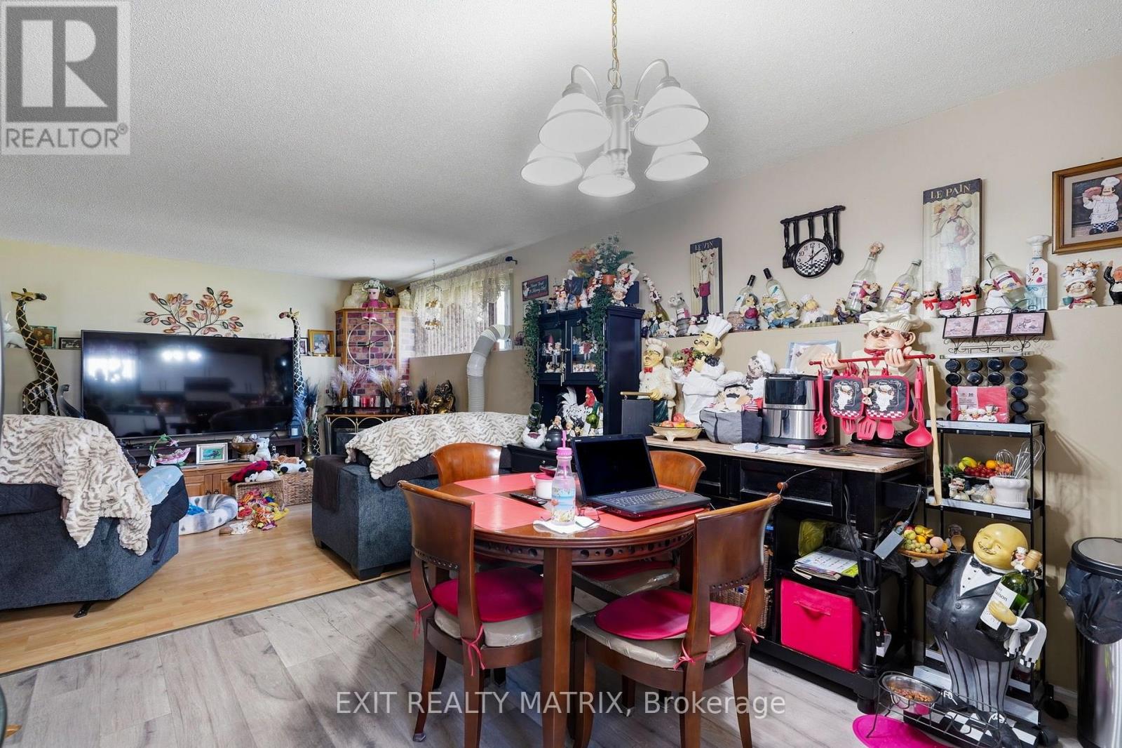 300 TUPPER STREET - 21