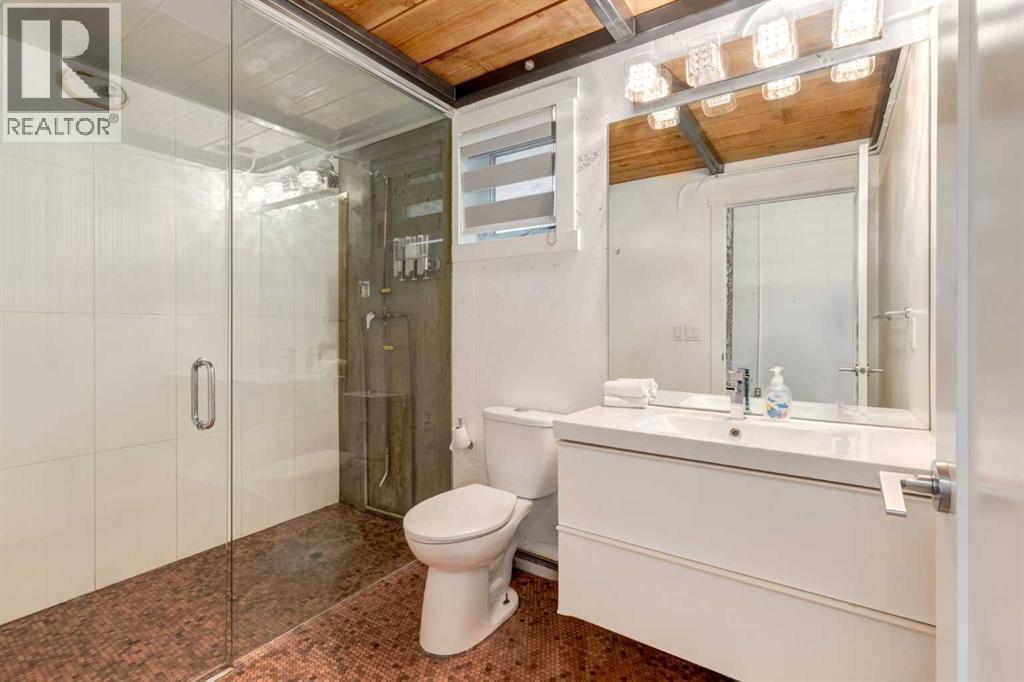 648 Mcdougall Road NE - 18