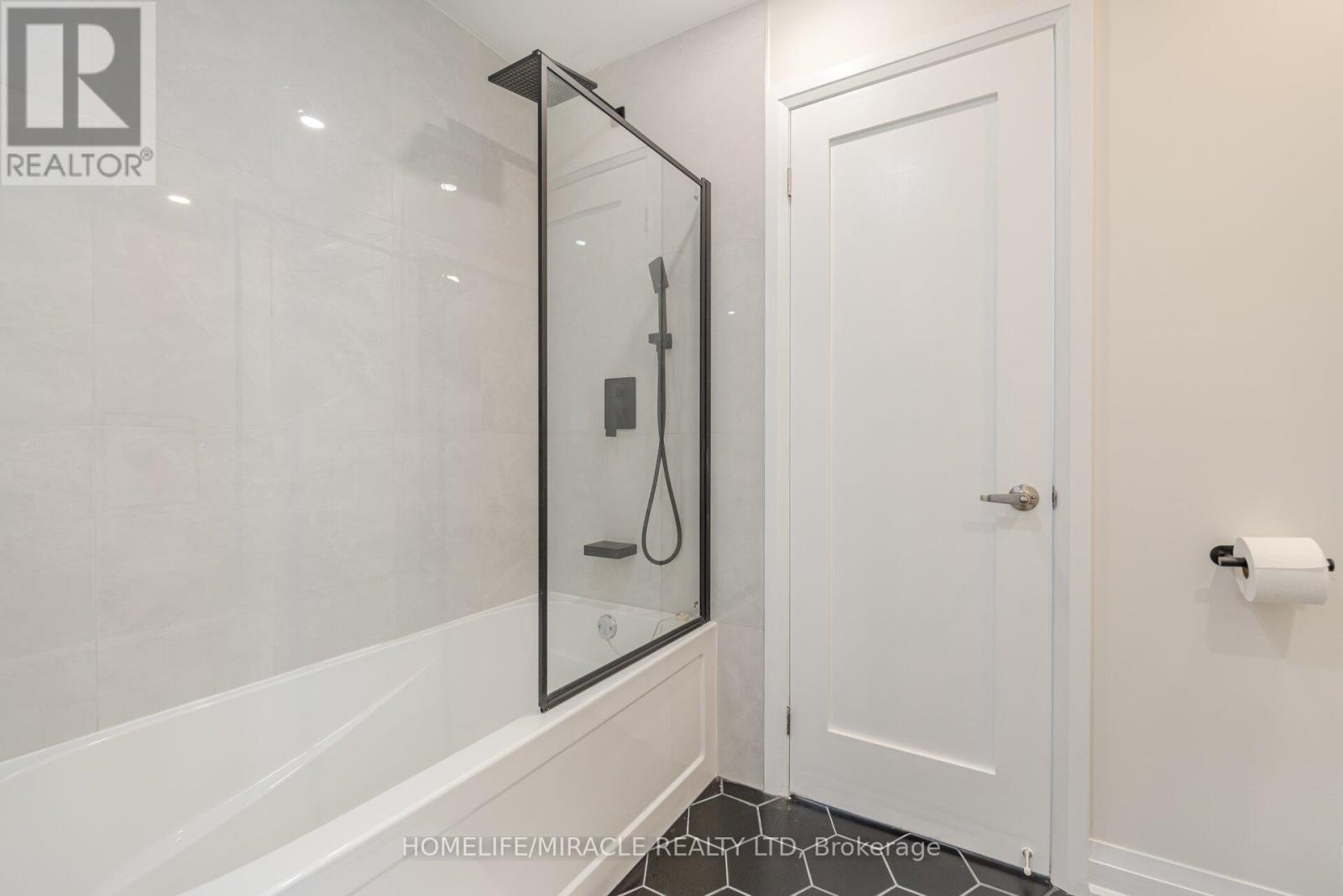388 OAKWOOD AVENUE - 32