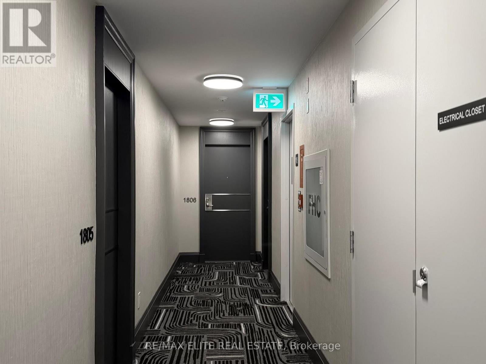 #1806 30 GRAND TRUNK CRESCENT - 4