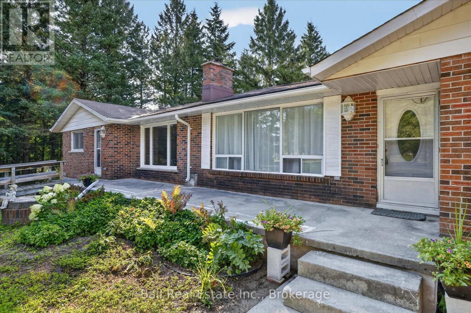 751 FORD CRESCENT - 2