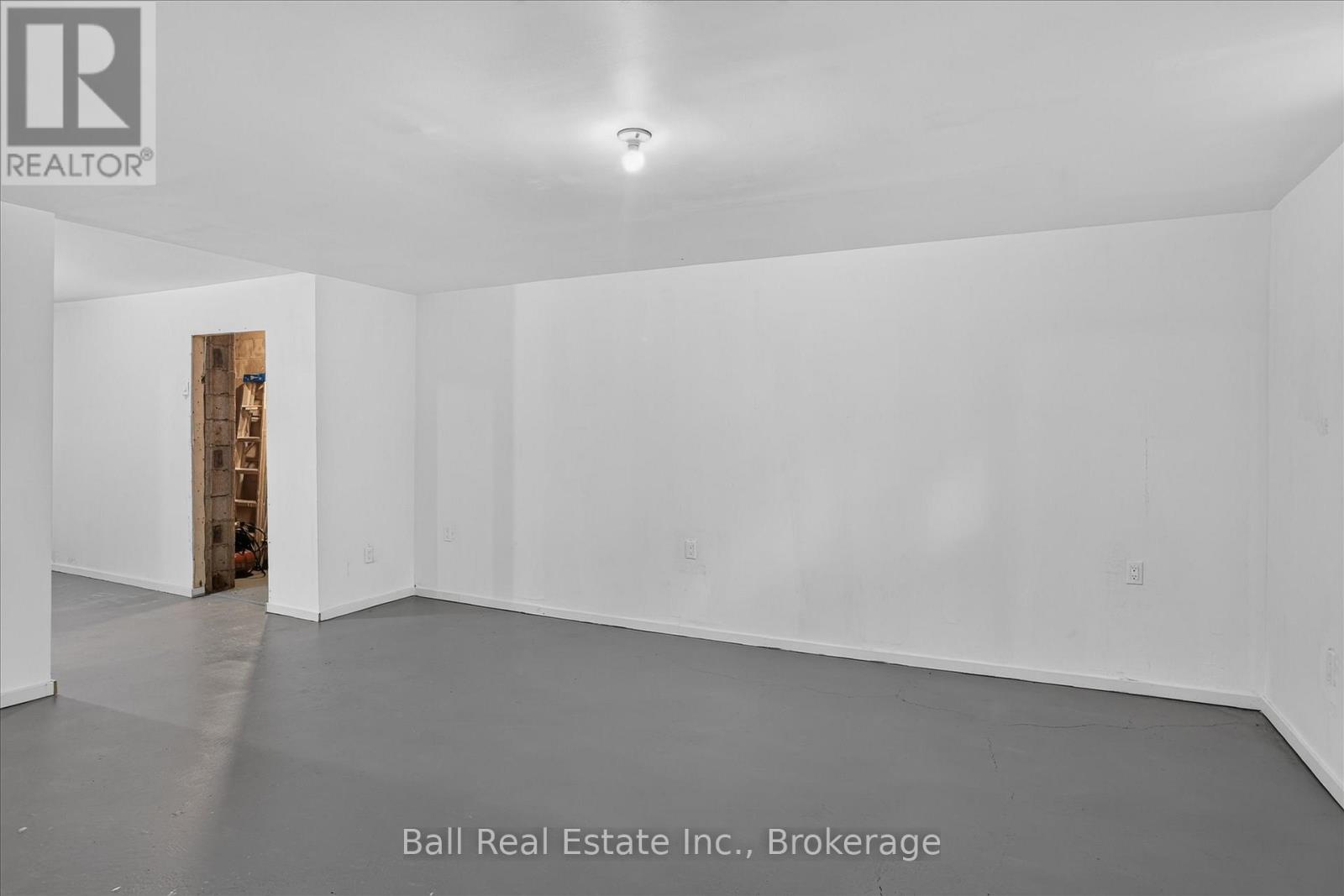 751 FORD CRESCENT - 33