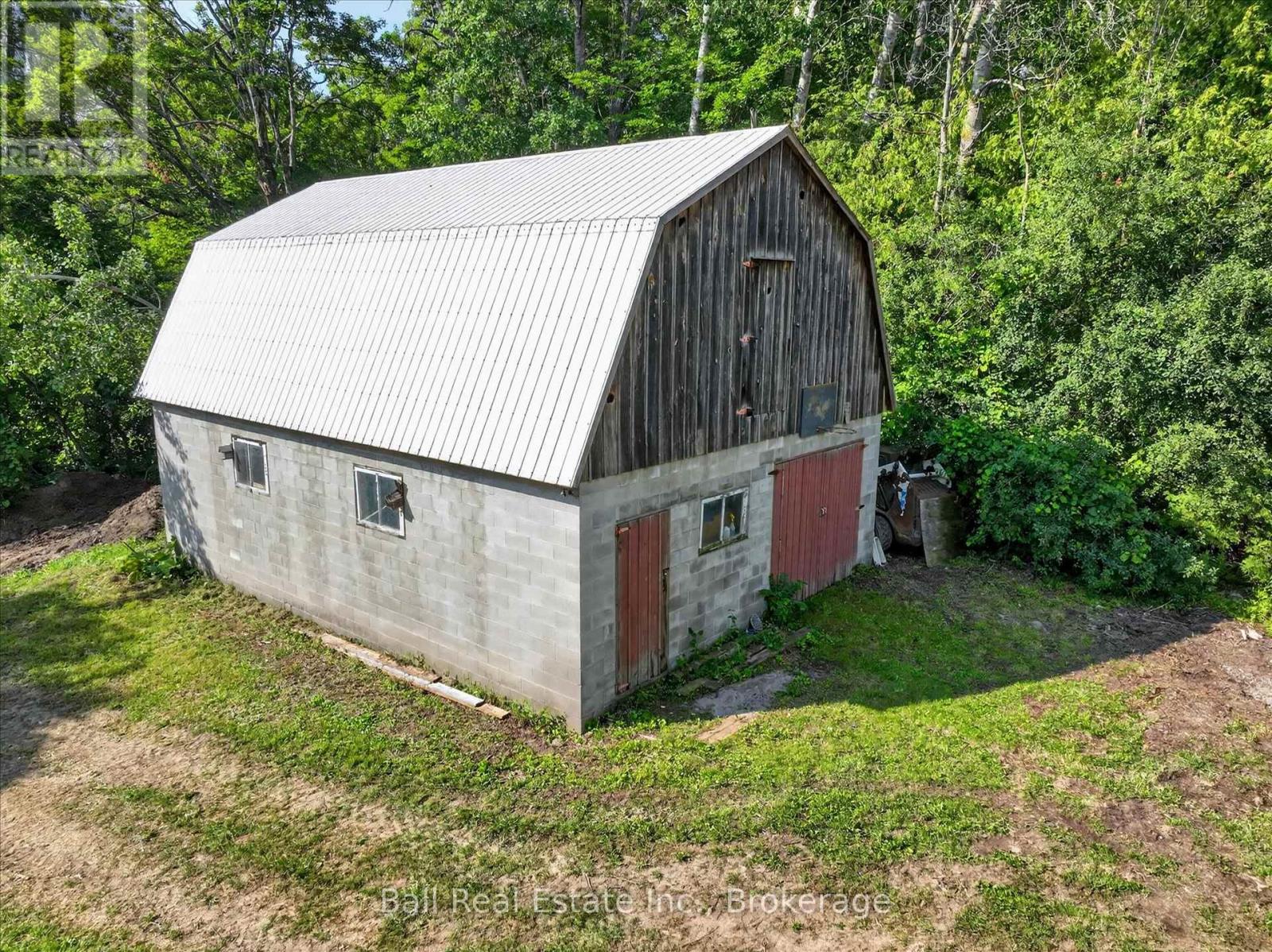 751 FORD CRESCENT - 50