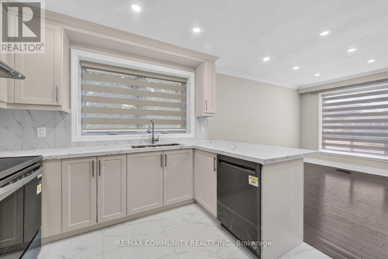 53 MILFORD HAVEN DRIVE N - 12