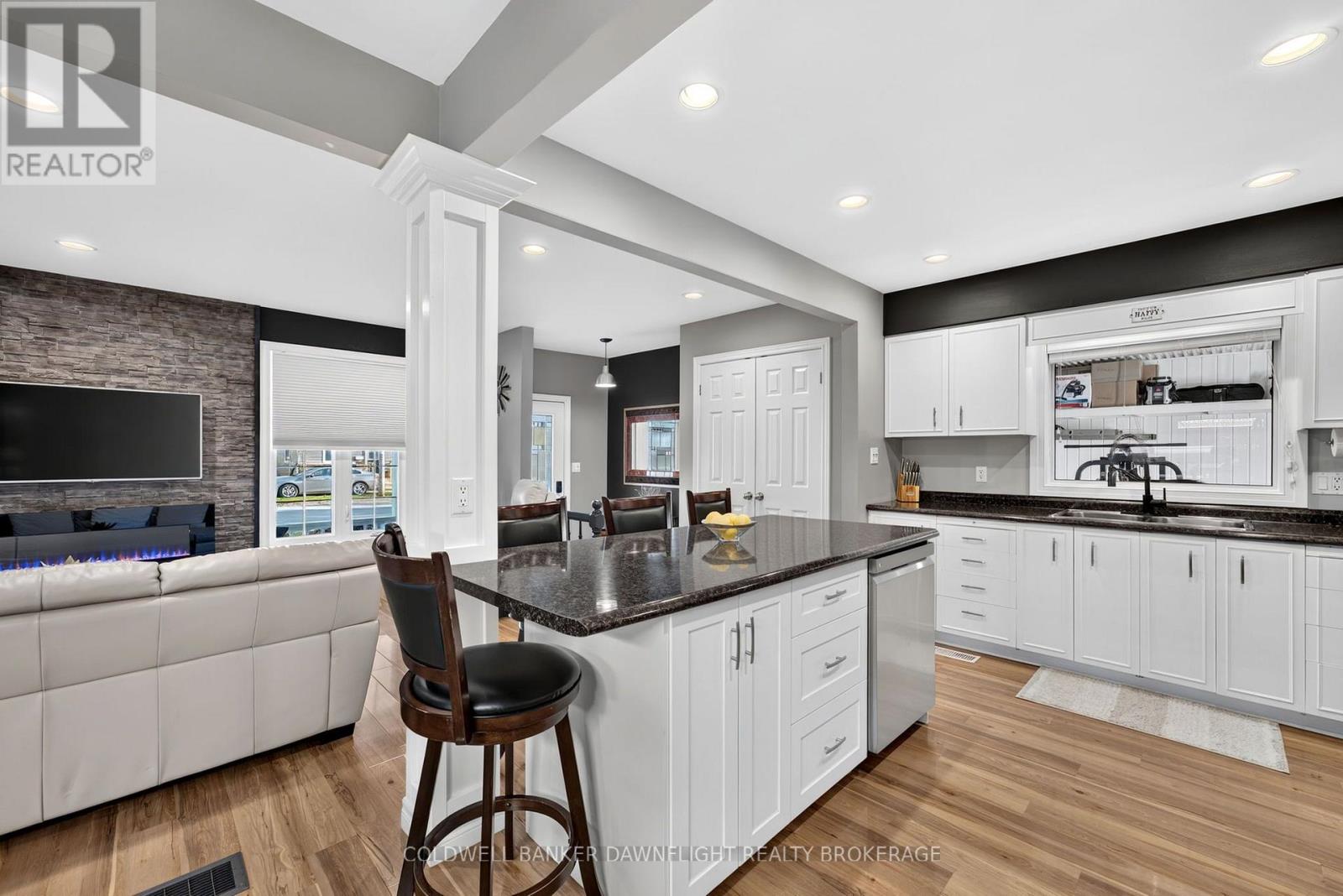 76 SANDERS STREET W - 20