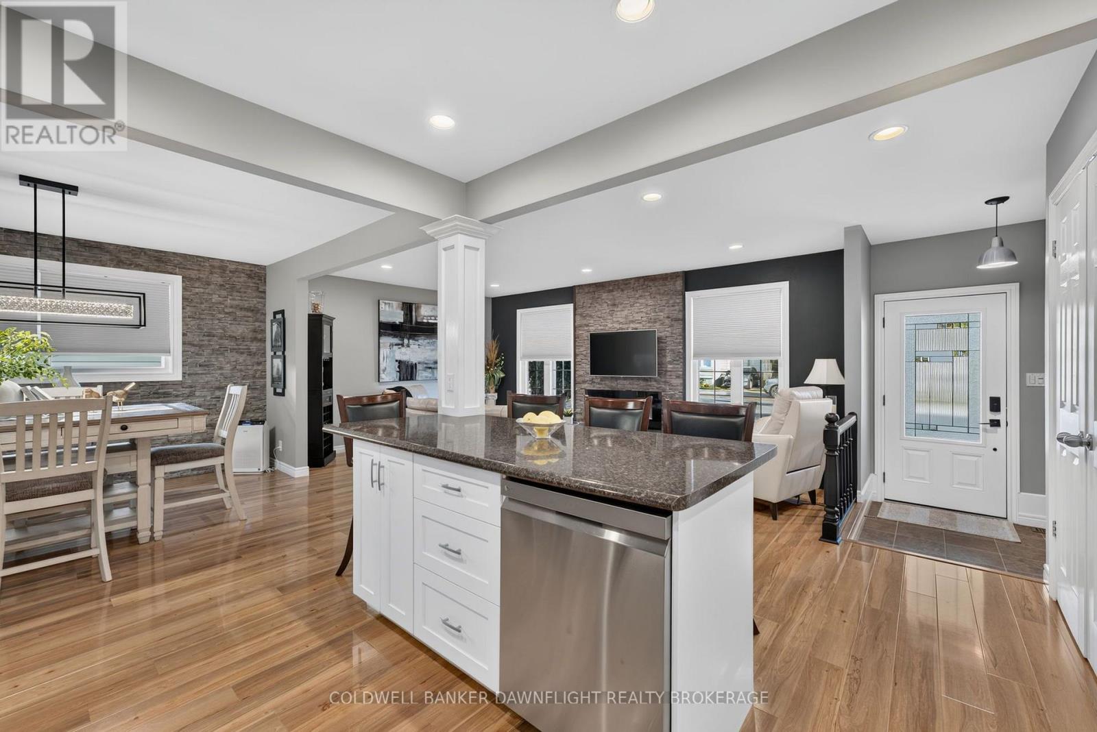 76 SANDERS STREET W - 22