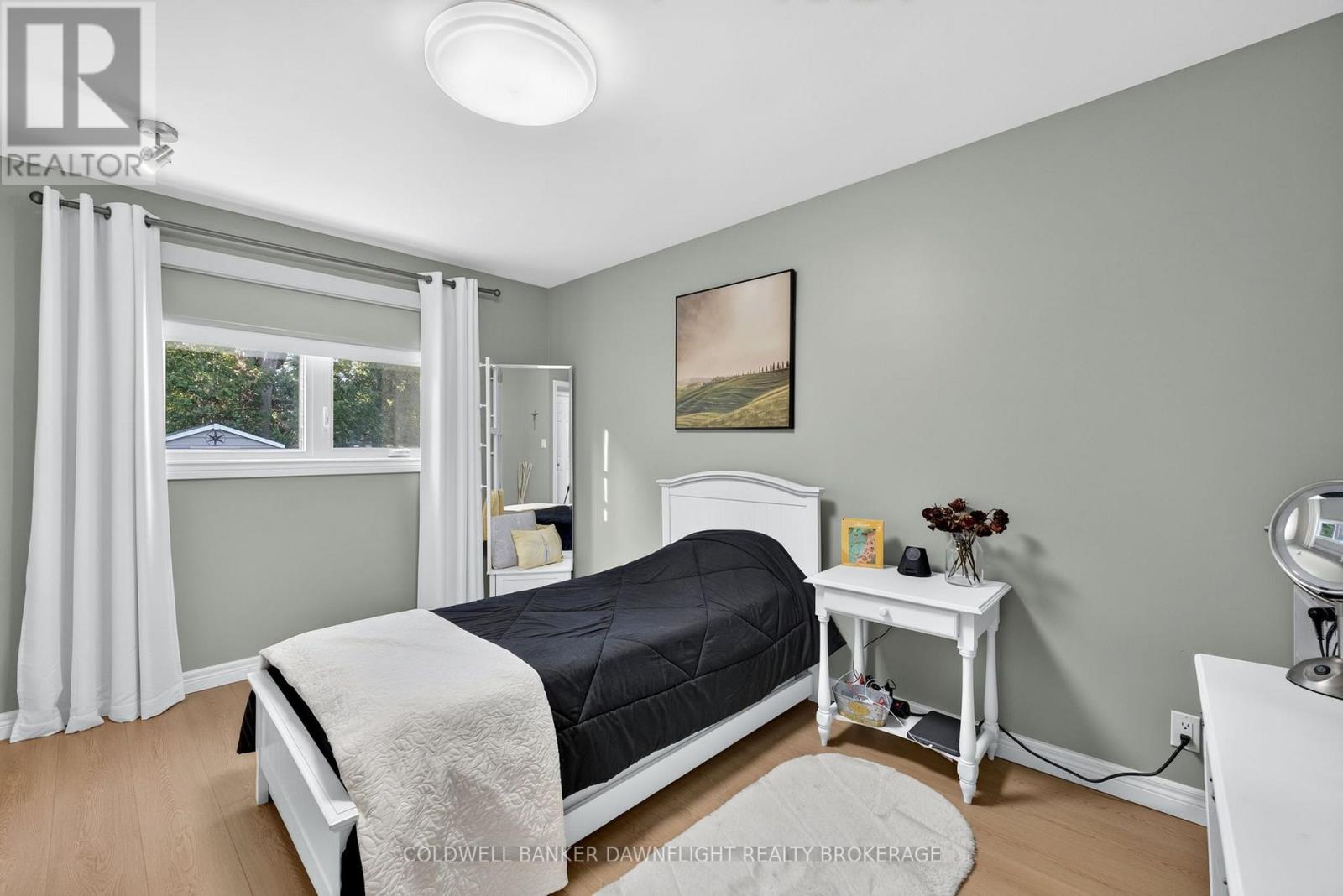 76 SANDERS STREET W - 26