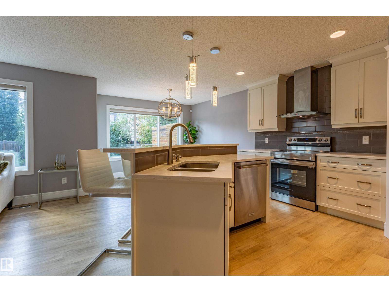 522 174A ST SW - 2