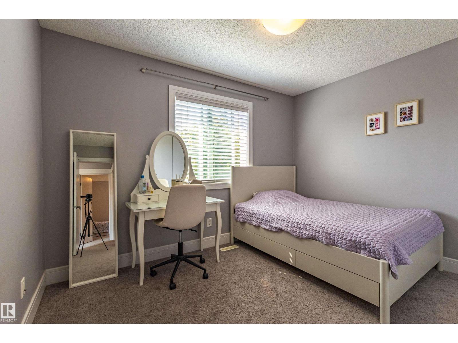 522 174A ST SW - 32