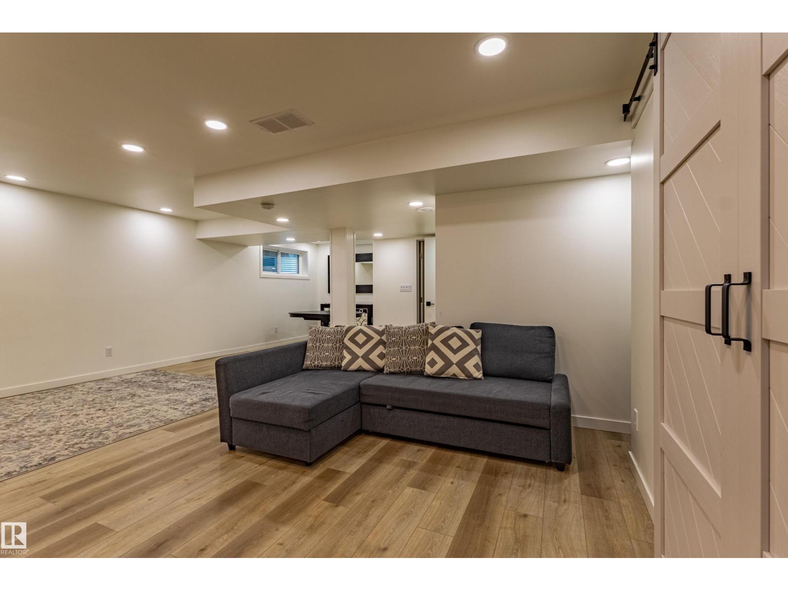 522 174A ST SW - 41