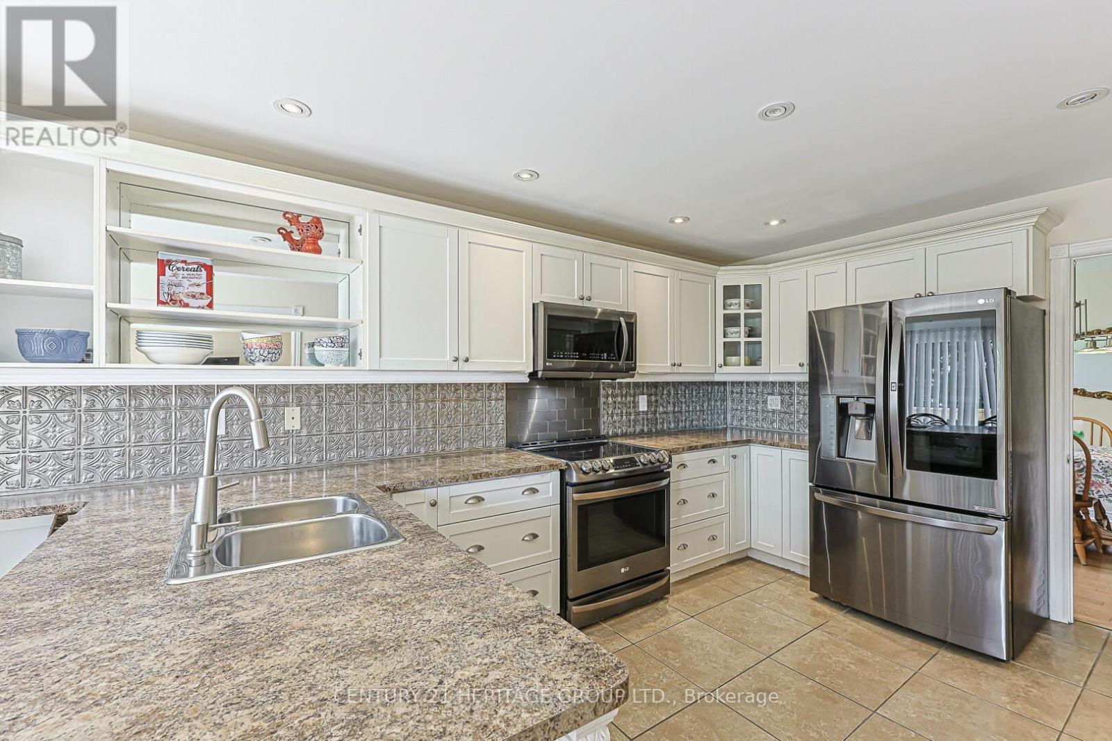 12 GRES COURT - 15