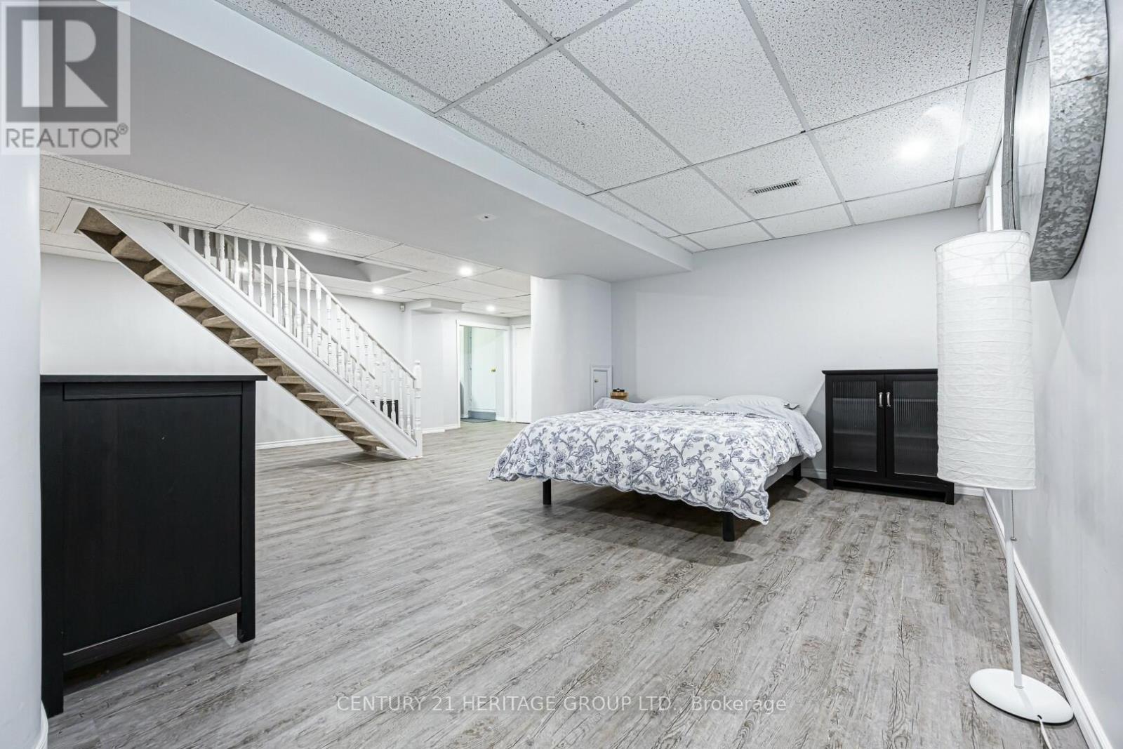 12 GRES COURT - 30