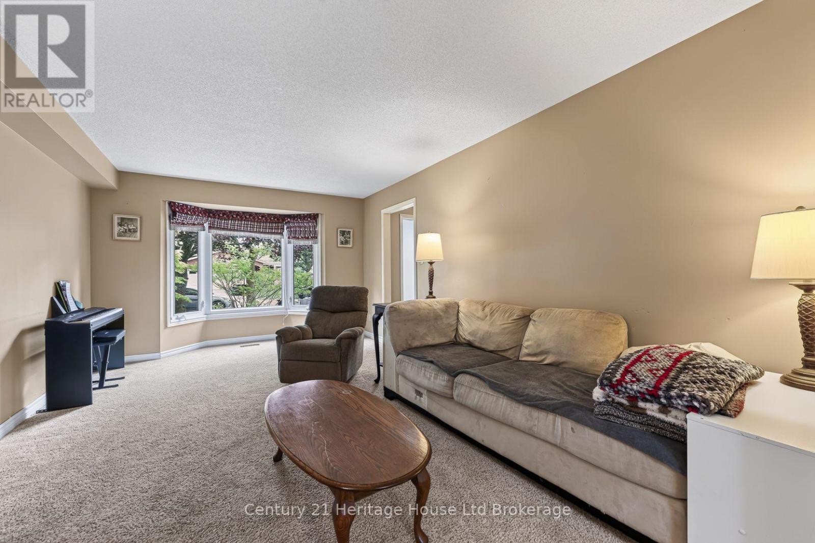 27 SIOUX CRESCENT - Image 12