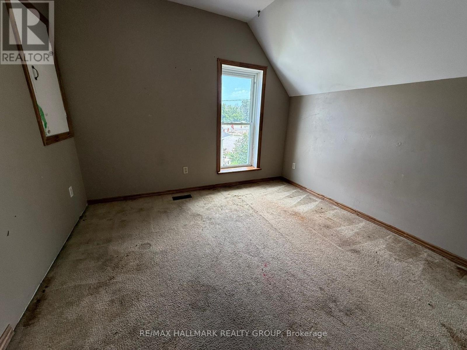 12 CIRCLE DRIVE S - Image 19