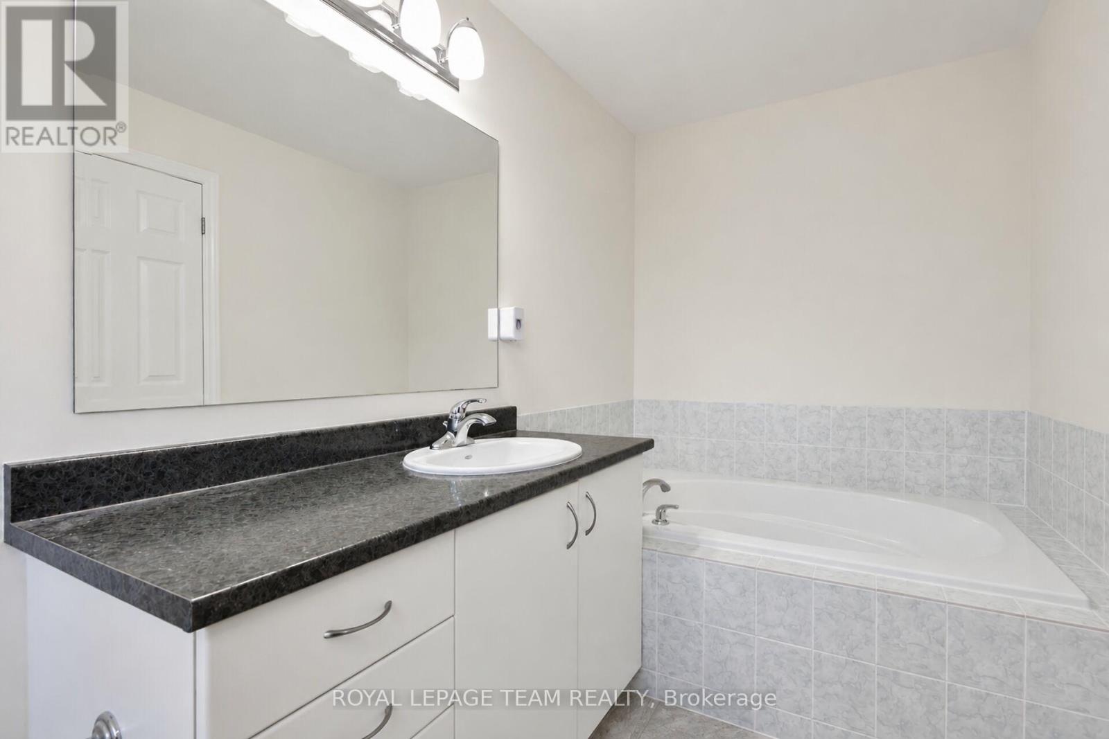 3 Bed, 3 Bath House for Sale in Ottawa – 107 GARRITY CRESCENT, Ottawa – MLS# X13649246 - Image 31
