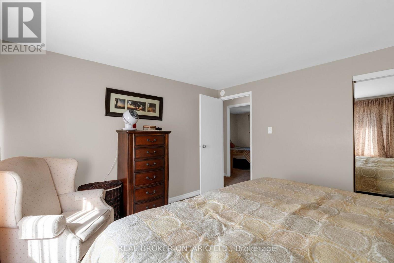 40 FARMINGDALE CRESCENT - 19
