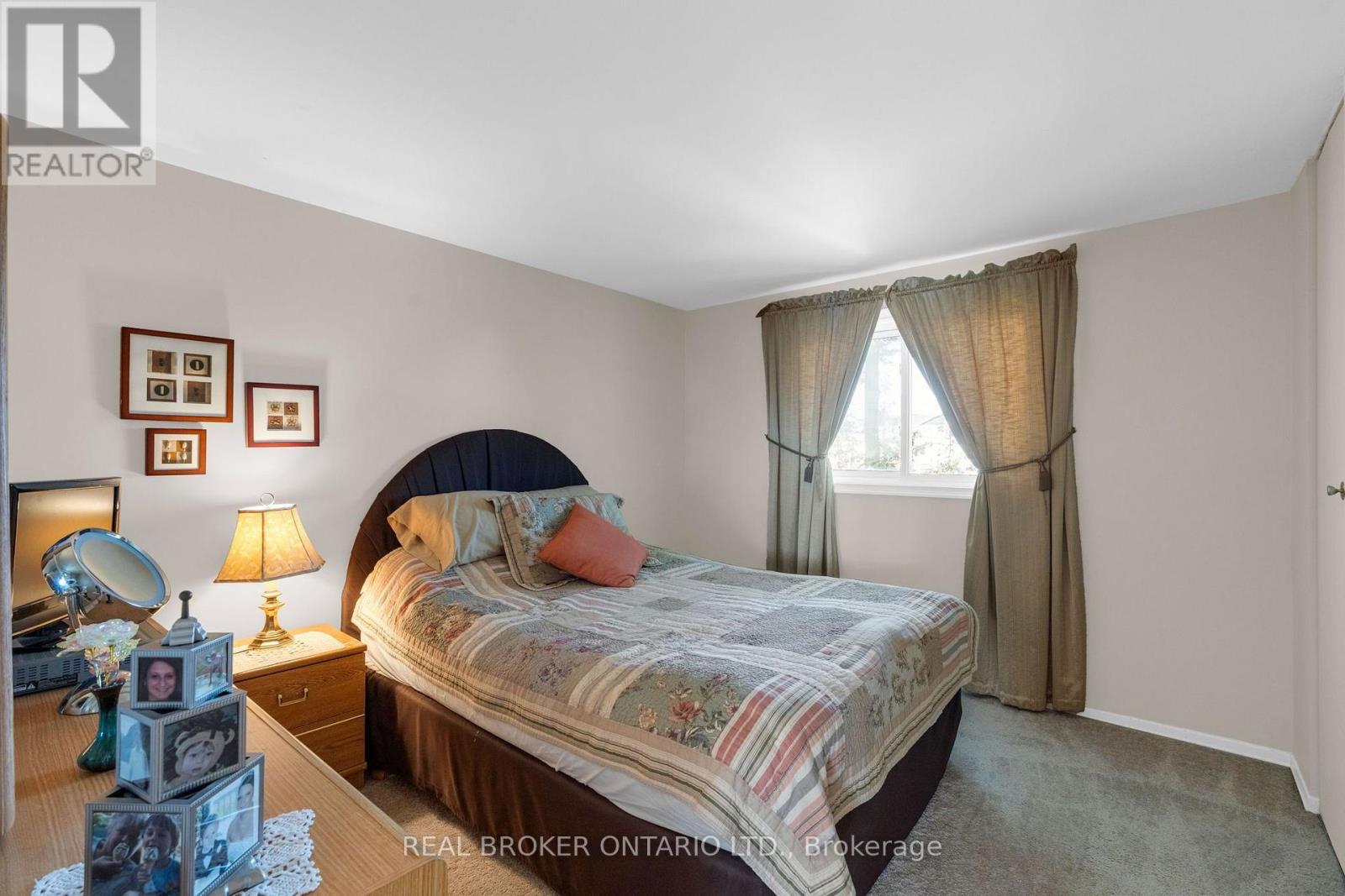 40 FARMINGDALE CRESCENT - 22