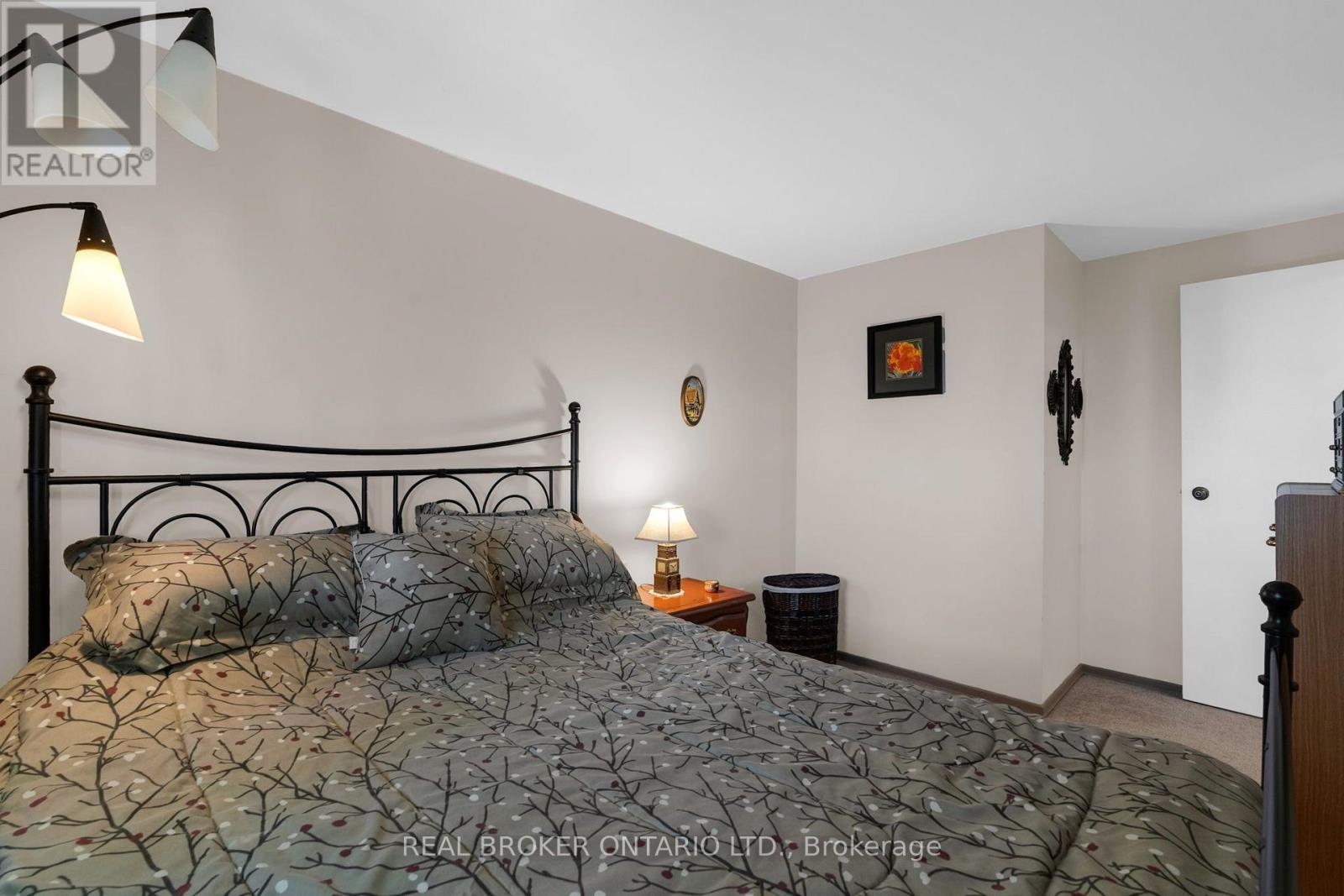 40 FARMINGDALE CRESCENT - 25